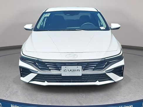 Used 2025 Hyundai Elantra Hybrid FWD image 3