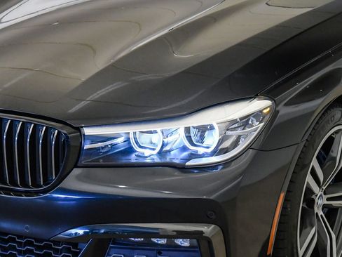 Used 2018 BMW 740i RWD image 9