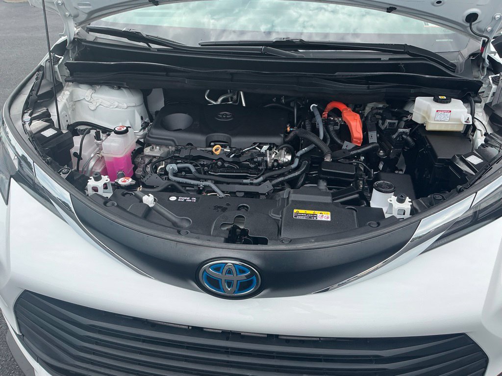 Used 2024 Toyota Sienna LE AWD/4WD image 31