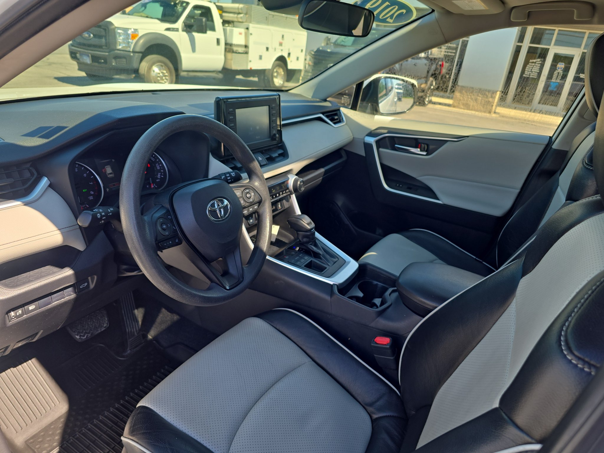 Used 2019 Toyota RAV4 XLE w/ Convenience Package AWD/4WD image 14