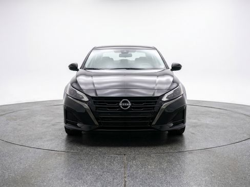 Used 2025 Nissan Altima 2.5 SV FWD image 2