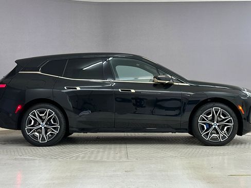 Used 2023 BMW iX xDrive50 w/ Sport Package image 7