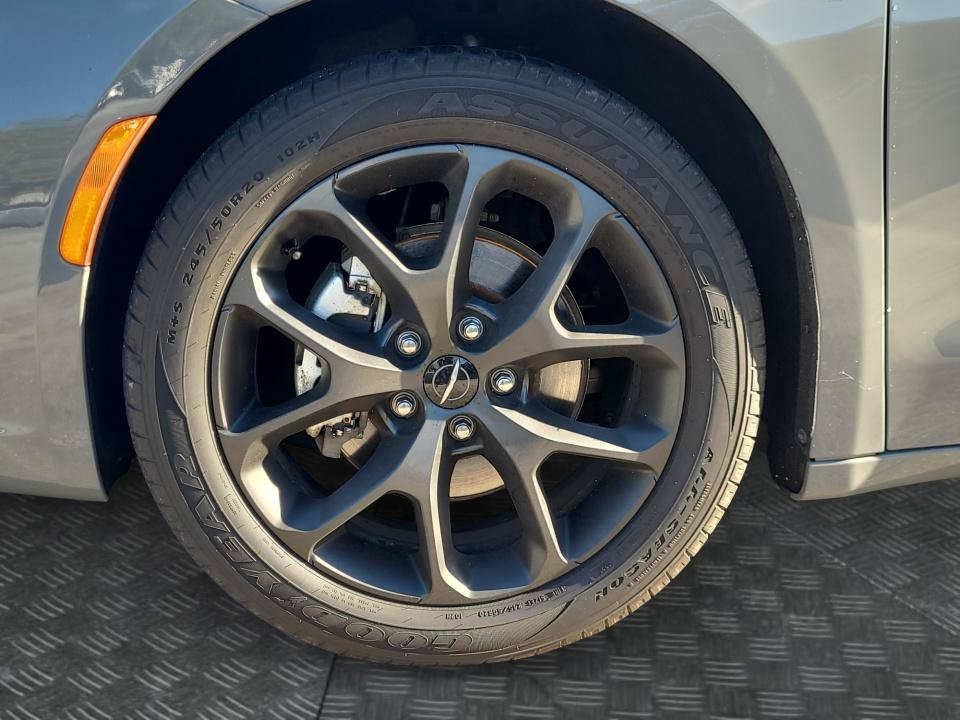 Used 2025 Chrysler Pacifica Limited FWD image 31