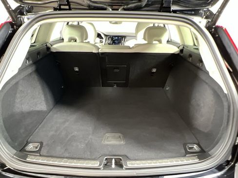 Certified 2025 Volvo V60 B5 Cross Country Plus image 21