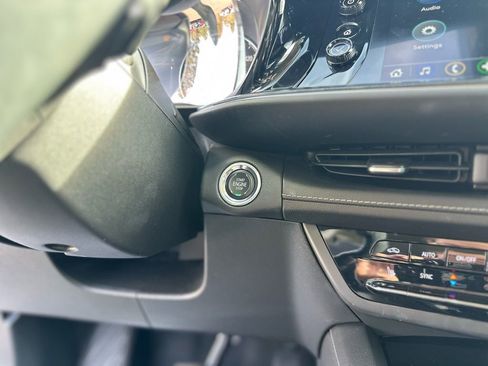 Used 2023 Buick Envision Preferred image 28