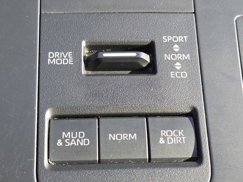 Used 2023 Toyota Highlander LE image 12