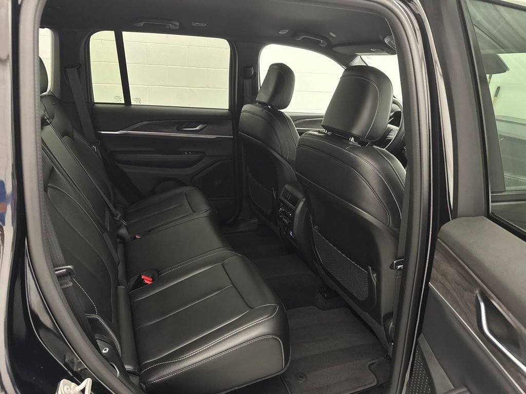 Used 2024 Jeep Grand Cherokee Limited AWD/4WD image 48
