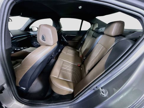 Used 2024 BMW 530i w/ Premium Package RWD image 25