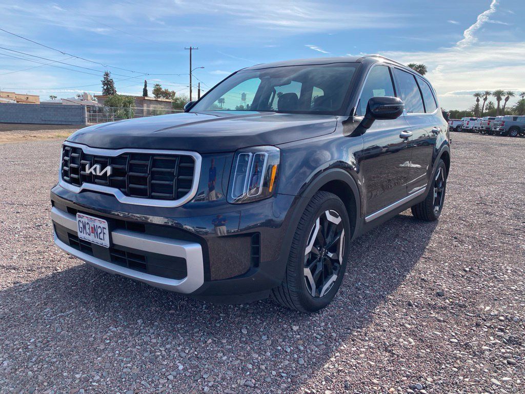 Used 2025 Kia Telluride S FWD image 2