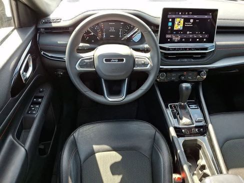 Used 2025 Jeep Compass Trailhawk AWD/4WD image 10