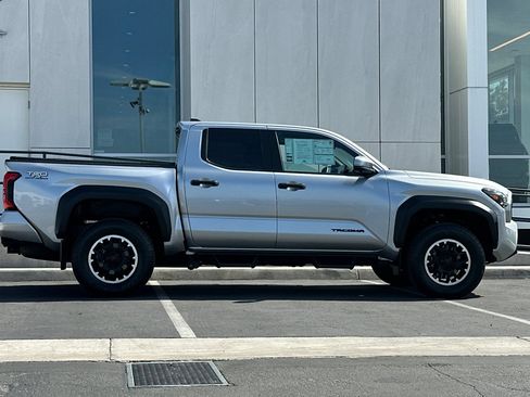 Used 2024 Toyota Tacoma TRD Off-Road w/ TRD Off Road Premium Package AWD/4WD image 2