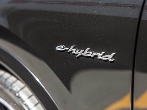 Certified 2024 Porsche Cayenne Coupe AWD/4WD image 20