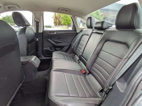 Used 2024 Volkswagen Jetta SE FWD image 14