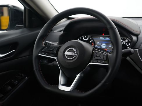 Used 2025 Nissan Altima 2.5 SR image 13