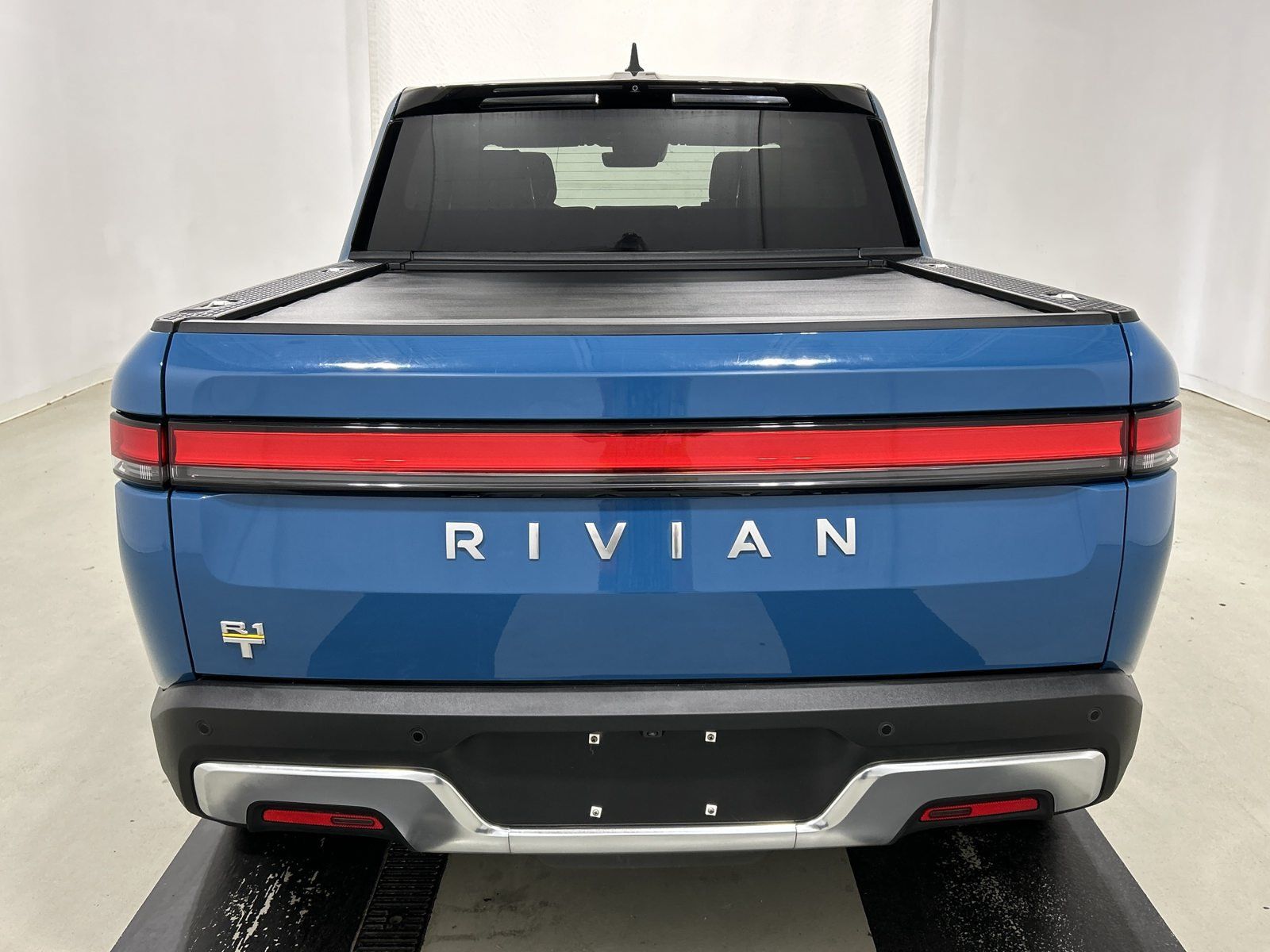 Used 2022 Rivian R1T Adventure AWD/4WD image 4