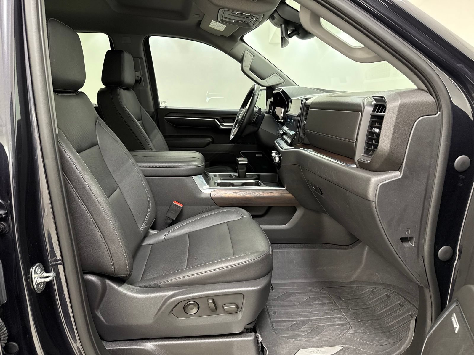 Used 2023 GMC Sierra 1500 SLT w/ SLT Premium Package AWD/4WD image 34