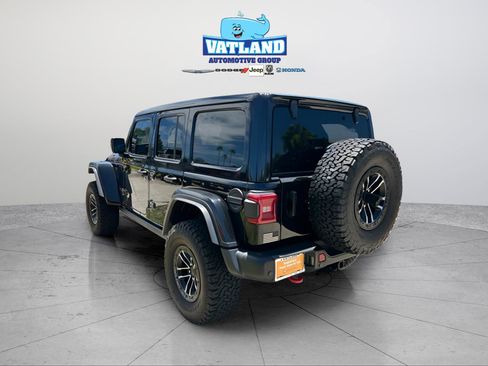Used 2024 Jeep Wrangler Unlimited Rubicon AWD/4WD image 3