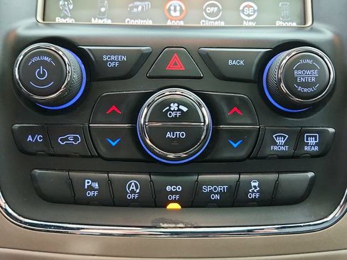 Used 2017 Jeep Grand Cherokee Limited w/ Luxury Group II AWD/4WD image 19