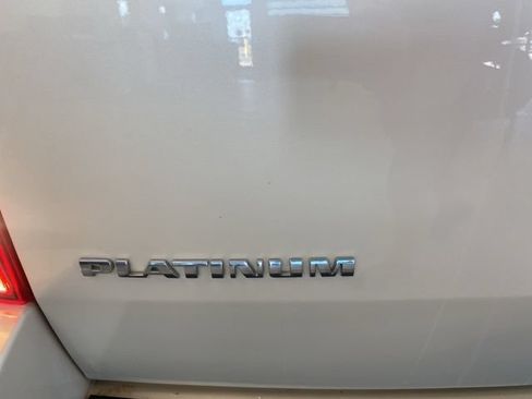 Used 2013 Cadillac Escalade ESV Platinum AWD/4WD image 7