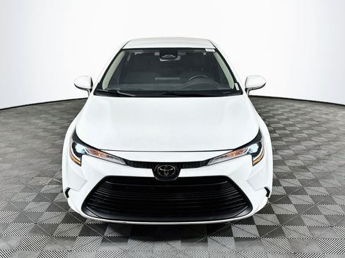 Used 2023 Toyota Corolla LE FWD image 2