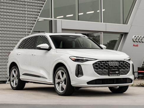 Certified 2025 Audi Q5 Premium w/ Premium Plus AWD/4WD image 1