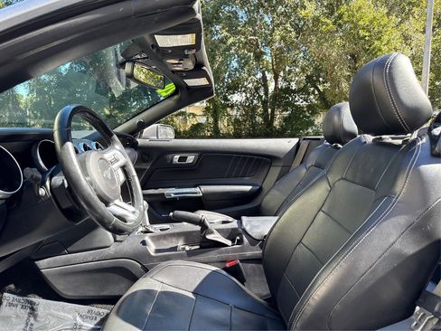 Used 2020 Ford Mustang Premium image 9