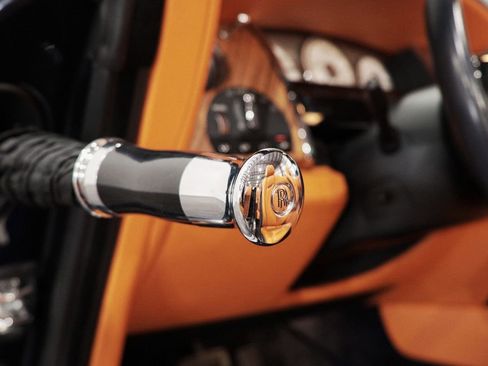 Used 2017 Rolls-Royce Dawn image 24