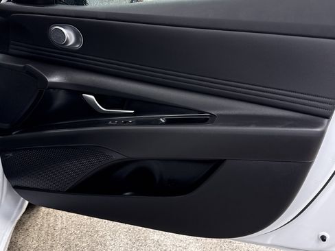 Used 2024 Hyundai Elantra Limited image 22