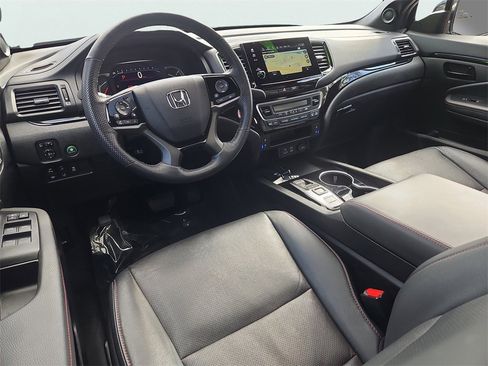 Certified 2024 Honda Passport Black Edition image 11