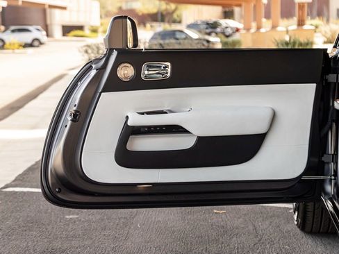 Used 2018 Rolls-Royce Wraith image 28