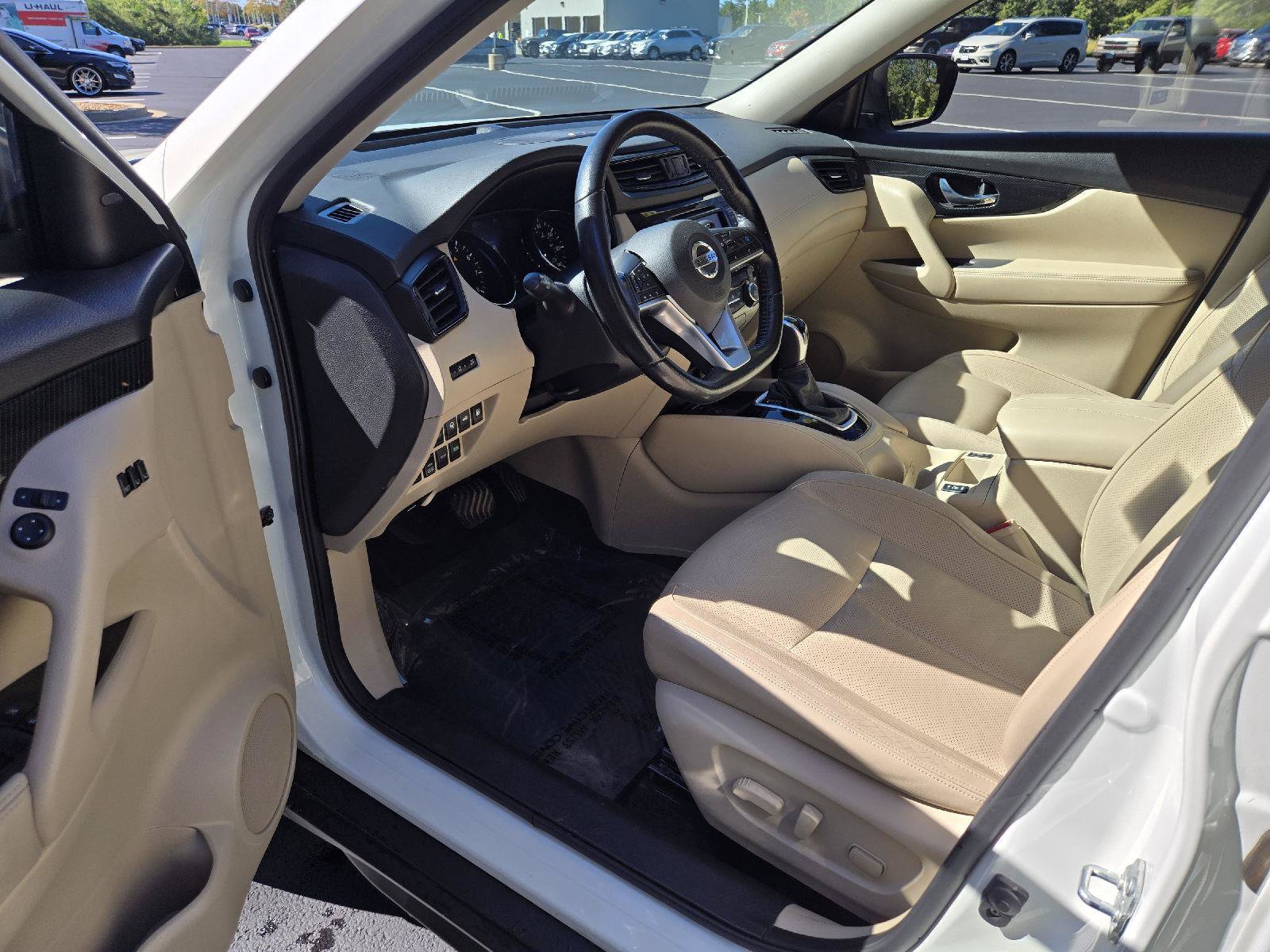 Used 2018 Nissan Rogue SL w/ Premium Package AWD/4WD image 12