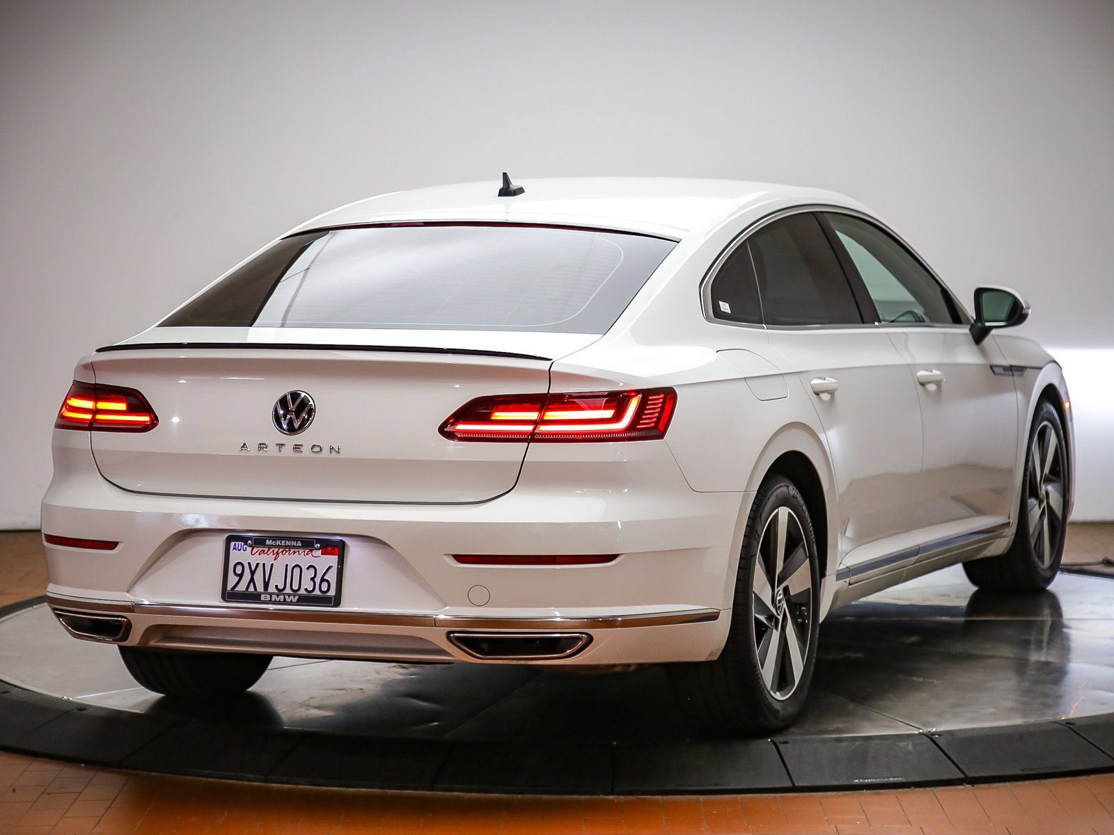 Used 2021 Volkswagen Arteon SE FWD image 4