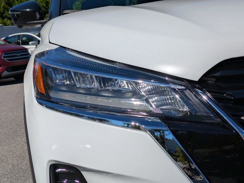 Used 2023 Nissan Kicks SR image 10