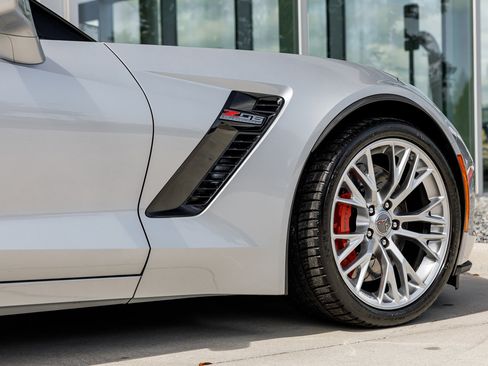 Used 2015 Chevrolet Corvette Z06 w/ 2LZ Preferred Equipment Group image 10
