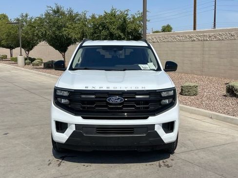 Used 2025 Ford Expedition Active RWD image 3