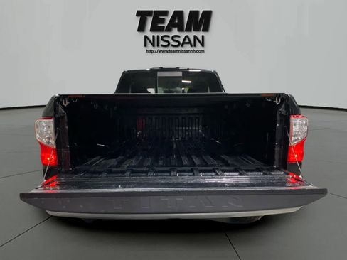 Used 2018 Nissan Titan SV image 6