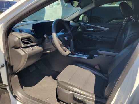 Used 2024 Buick Envista Preferred w/ Advanced Safety Package image 17
