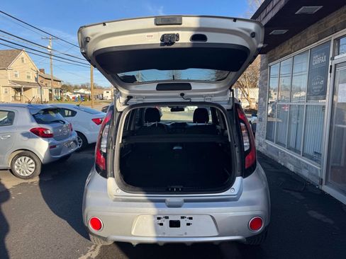 Used 2017 Kia Soul + image 17