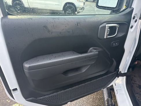 Used 2025 Jeep Wrangler Sport image 17