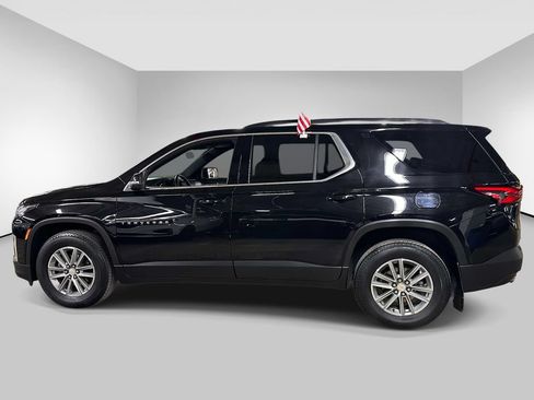 Used 2023 Chevrolet Traverse LT FWD image 2