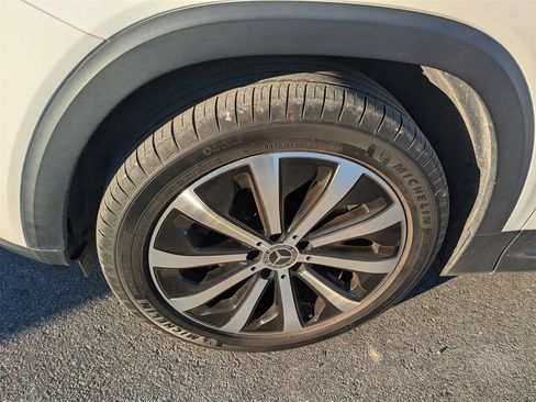 Used 2022 Mercedes-Benz GLB 250 4MATIC image 3