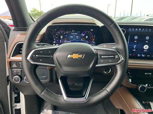 Used 2025 Chevrolet Suburban High Country AWD/4WD image 21