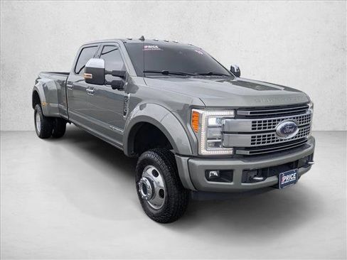 Used 2019 Ford F350 Platinum w/ Platinum Ultimate Package image 3