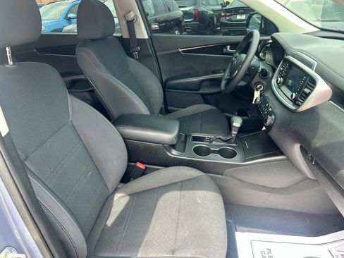 Used 2019 Kia Sorento L FWD image 18