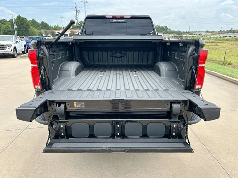 Used 2025 Chevrolet Silverado 2500 High Country w/ Midnight Edition AWD/4WD image 25