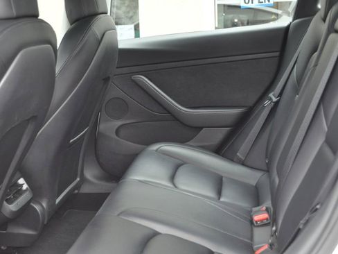 Used 2022 Tesla Model 3 Performance image 15