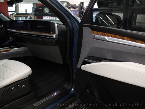 Used 2025 Cadillac Escalade ESV Sport Platinum w/ LPO, ONYX Package image 58