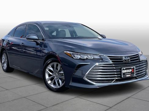 Used 2022 Toyota Avalon XLE image 3