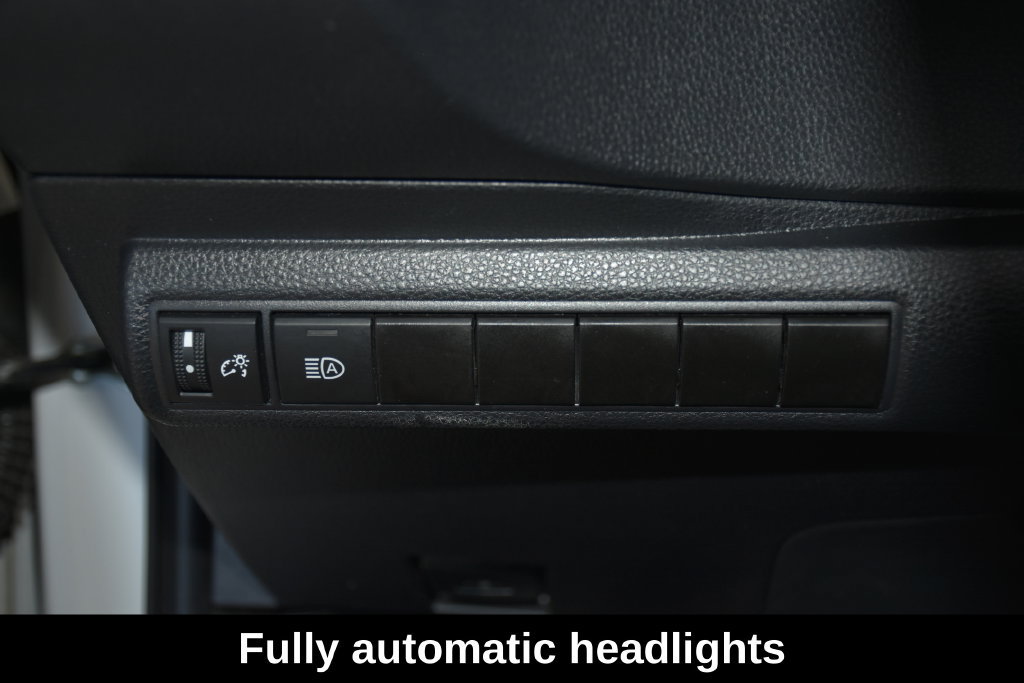 Used 2025 Toyota Corolla LE FWD image 9