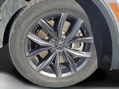 Used 2022 Volkswagen Tiguan SE image 18